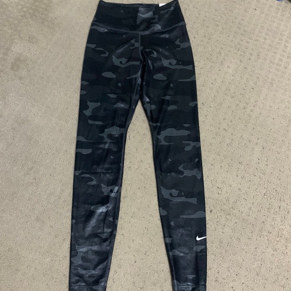 Nike One Mid-Rise Camo Leggings - Picture 3 of 5